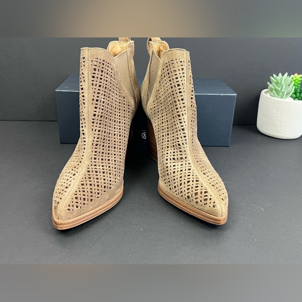 The cutest Marc Fisher suede boots, NEW! Size 9.5 - Picture 3 of 9